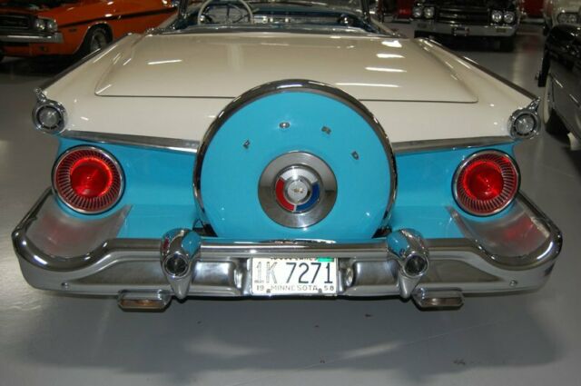 Ford Skyliner Convertible 1959 image number 9