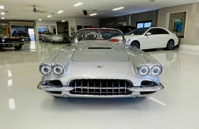 Chevrolet Corvette 1962 image number 15