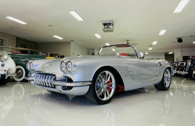 Chevrolet Corvette 1962 image number 2