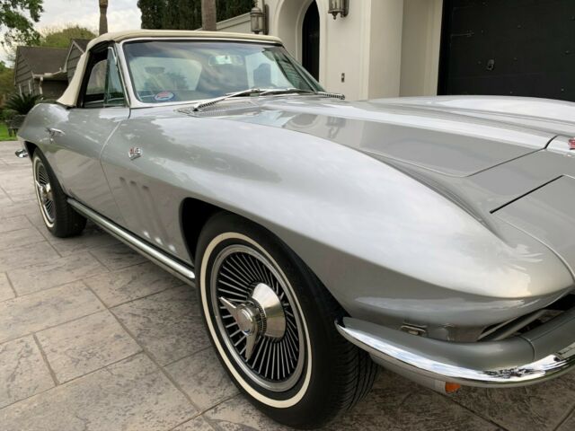 Chevrolet Corvette 1965 image number 8