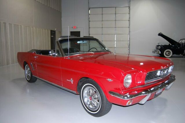 Ford Mustang Convertible 1966 image number 25