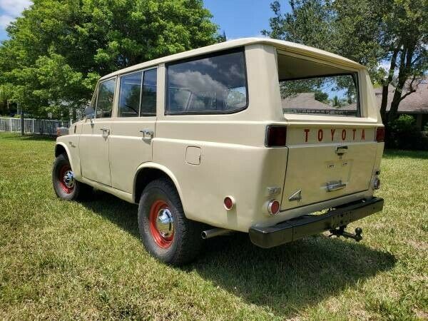 Toyota Land Cruiser 1969 image number 1