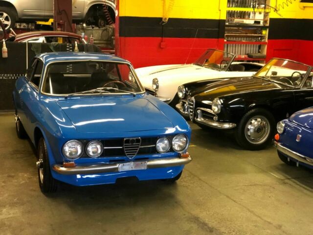 Alfa Romeo GTV 1969 image number 24