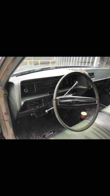 Ford Country Squire 1971 image number 16