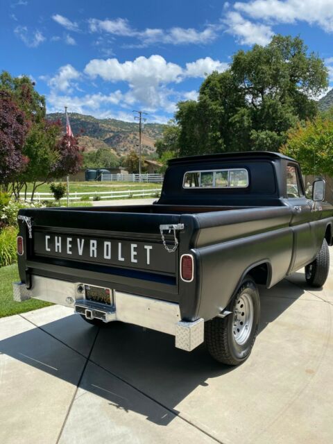 Chevrolet C-10 1965 image number 2