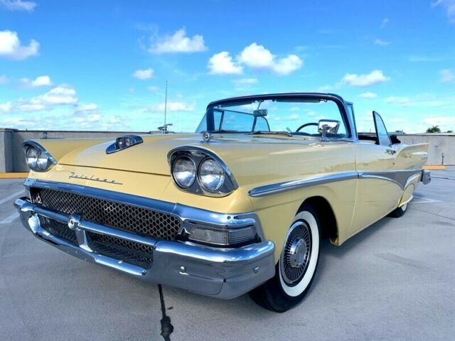 Ford Fairlane 1958 image number 24