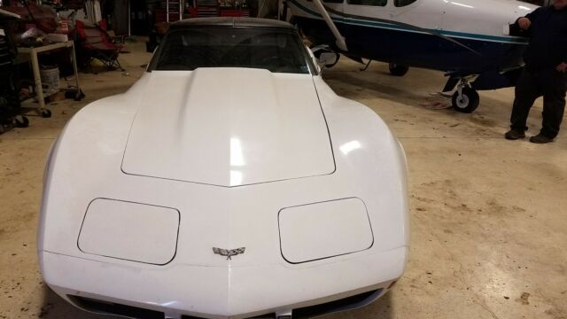 Chevrolet Corvette 1977 image number 1