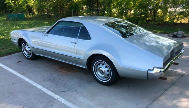 Oldsmobile Toronado 1966 image number 1