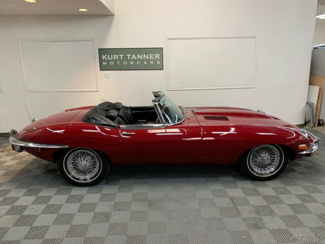 Jaguar E-Type 1970 image number 14