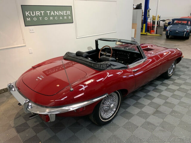 Jaguar E-Type 1970 image number 15