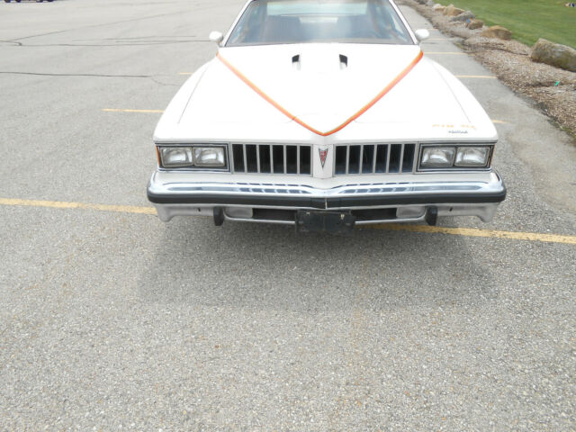 Pontiac Le Mans 1977 image number 26