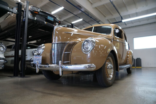 Ford 2 Door Sedan Deluxe 1940 image number 27