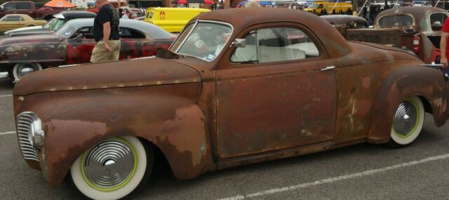 Dodge Luxury Liner 1941 image number 0