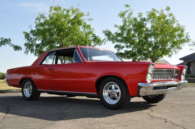 Pontiac Tempest 1965 image number 0