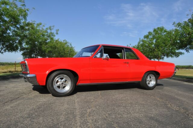 Pontiac Tempest 1965 image number 1