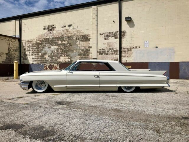 Cadillac DeVille 1962 image number 0