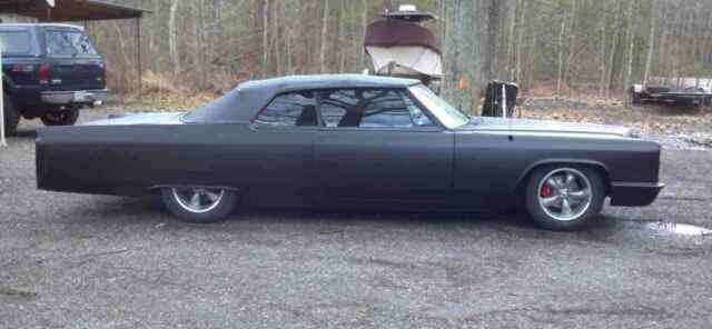 Cadillac DeVille Convertible 1966 image number 0