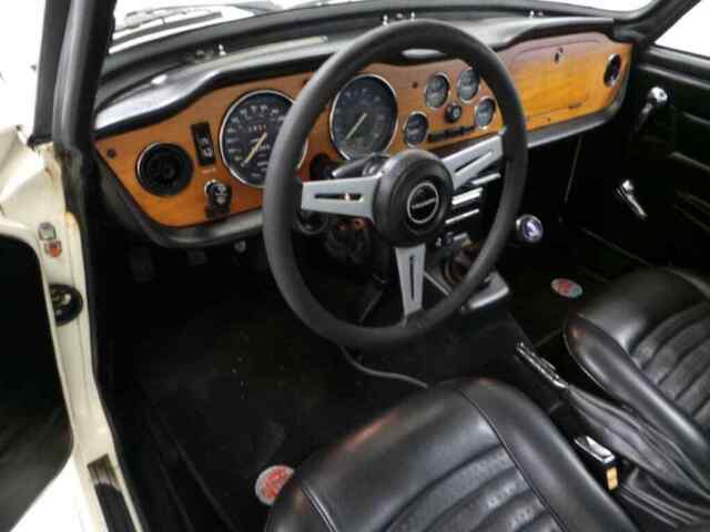 Triumph TR-6 1976 image number 9