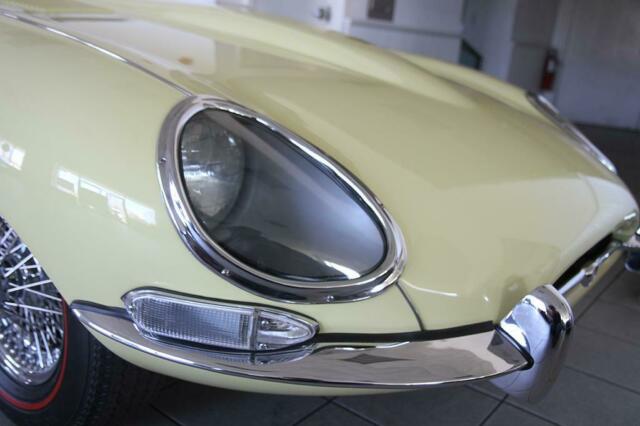 Jaguar E-Type 1967 image number 16