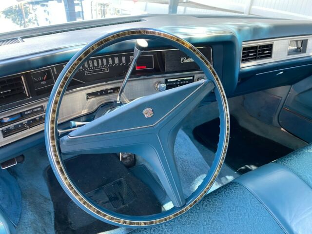 Cadillac DeVille 1971 image number 10