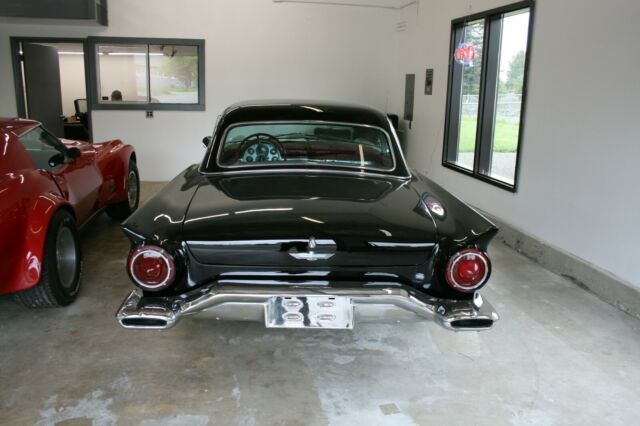 Ford Thunderbird 1957 image number 1