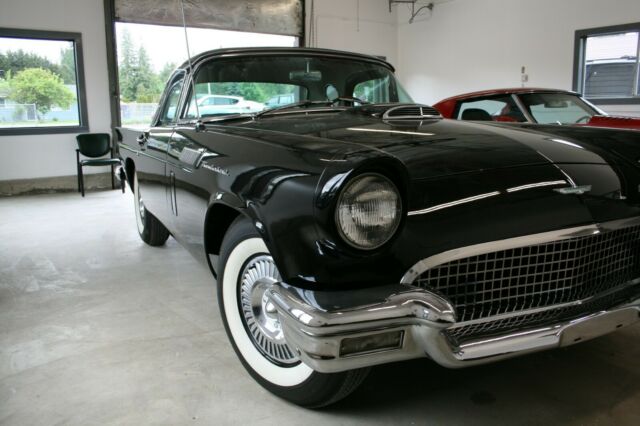 Ford Thunderbird 1957 image number 19