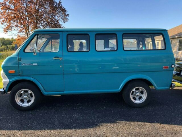 Ford E-Series Van 1970 image number 0