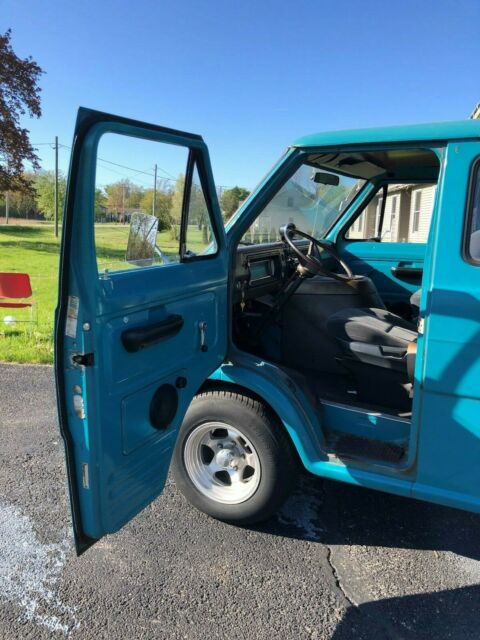 Ford E-Series Van 1970 image number 26