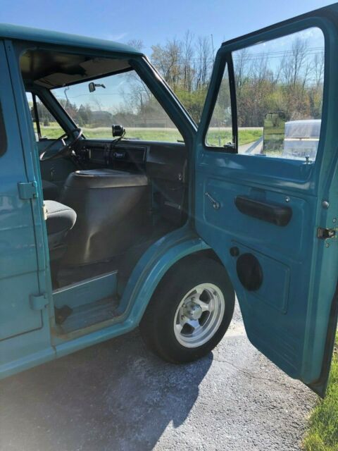 Ford E-Series Van 1970 image number 27