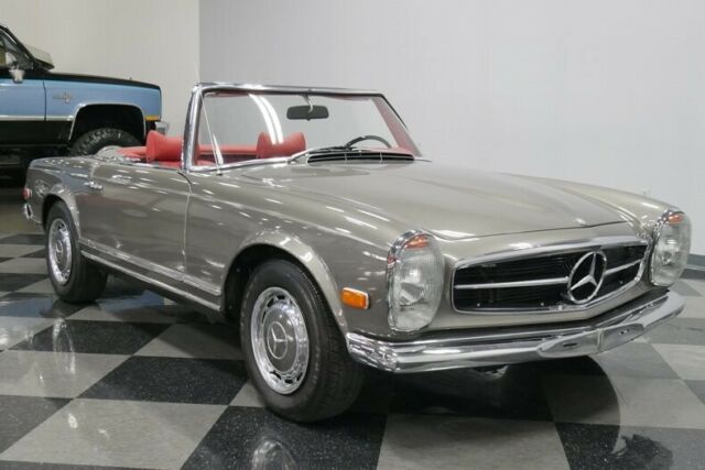 Mercedes-Benz SL-Class 1970 image number 41