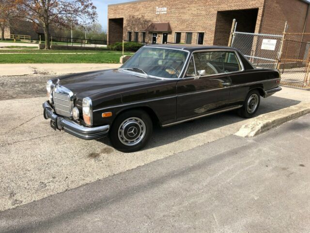 Mercedes-Benz 200-Series 1973 image number 12