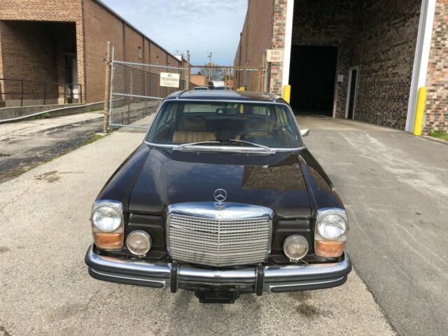 Mercedes-Benz 200-Series 1973 image number 14