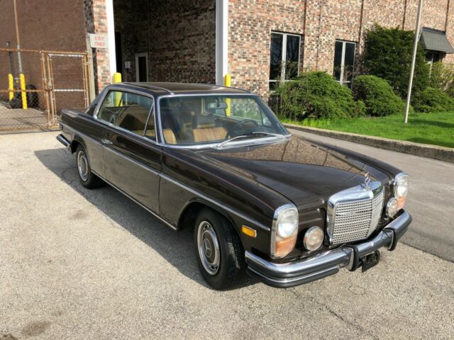 Mercedes-Benz 200-Series 1973 image number 17