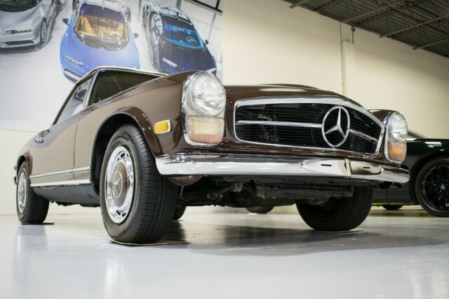 Mercedes-Benz SL-Class 1969 image number 21