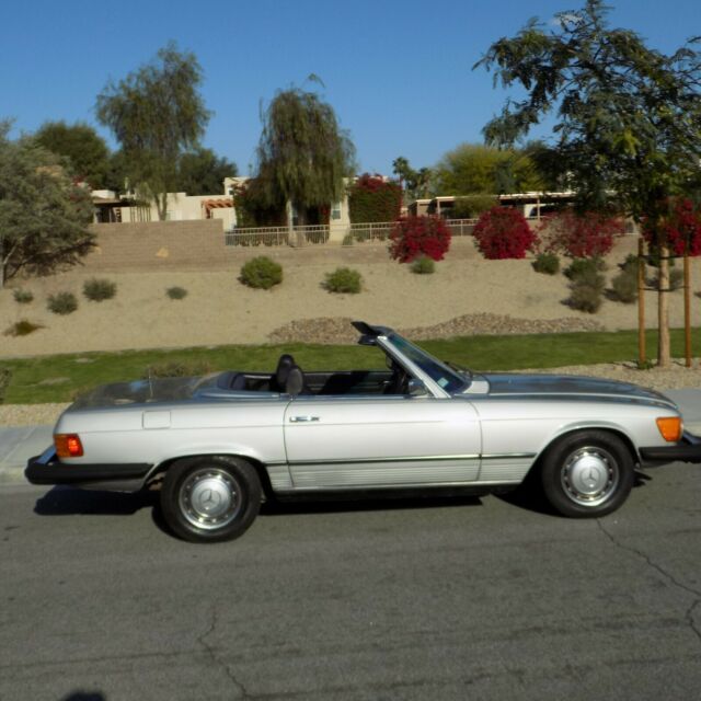 Mercedes-Benz SL-Class 1975 image number 23