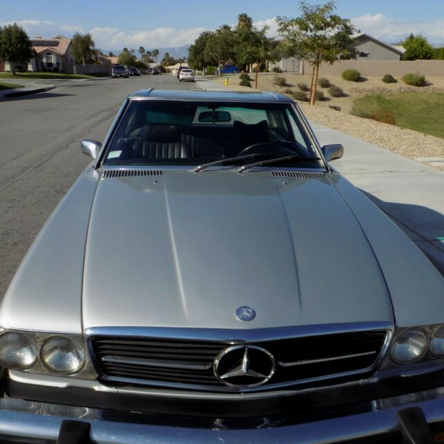 Mercedes-Benz SL-Class 1975 image number 26