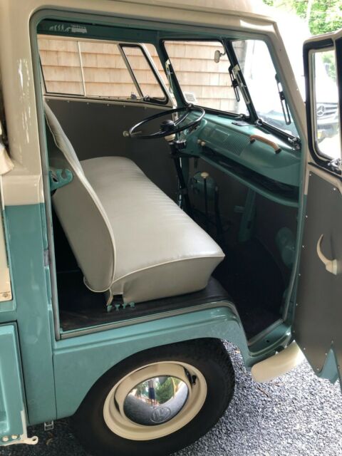 Volkswagen Bus/Vanagon 1962 image number 31