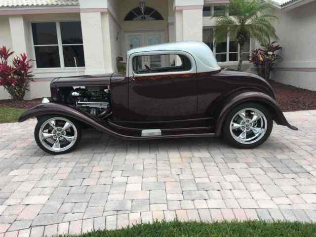 Ford 3 Window Coupe 1932 image number 1