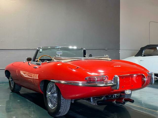 Jaguar E-Type 1962 image number 17