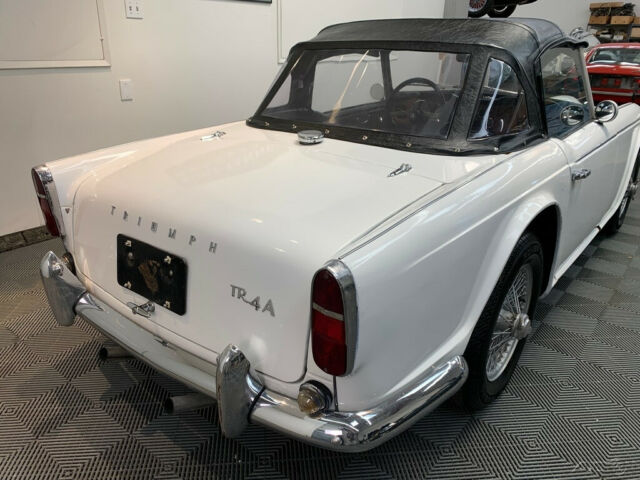 Triumph TR4A 1967 image number 21