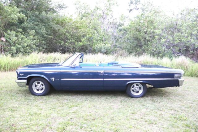 Ford Galaxie 1963 image number 1