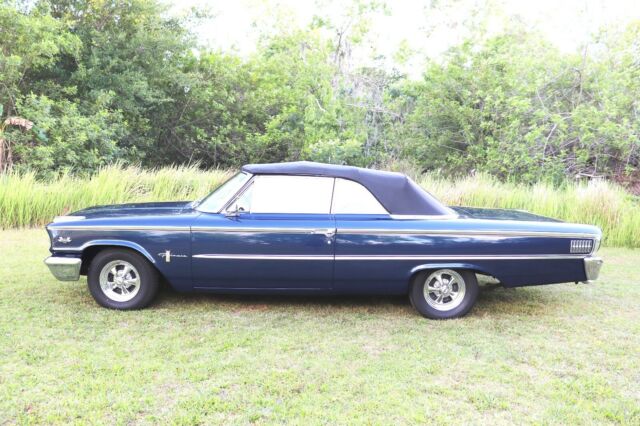 Ford Galaxie 1963 image number 29