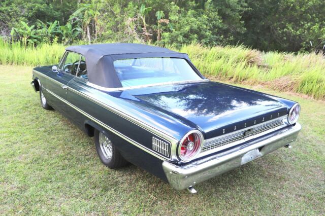 Ford Galaxie 1963 image number 30