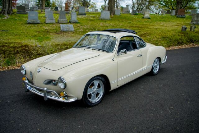 Volkswagen Karmann Ghia 1968 image number 14