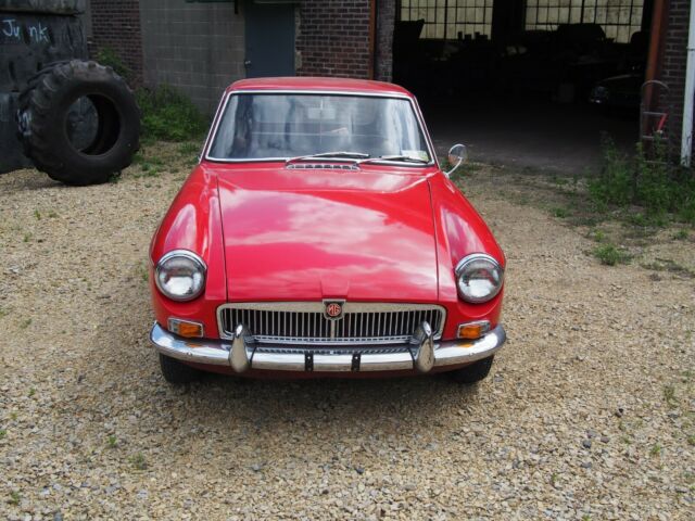 MG MGB 1967 image number 2