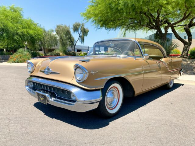 Oldsmobile Super 88 1957 image number 1