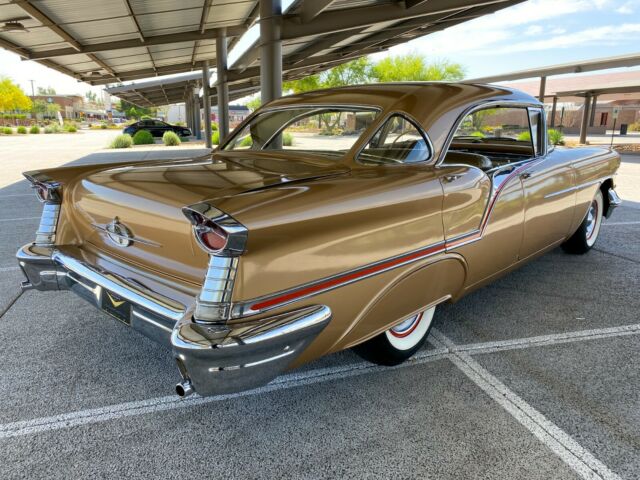 Oldsmobile Super 88 1957 image number 11