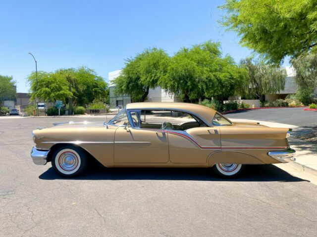 Oldsmobile Super 88 1957 image number 2