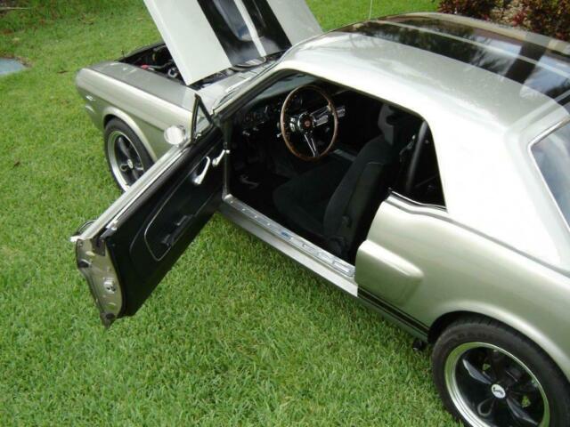 Ford Mustang 1966 image number 28