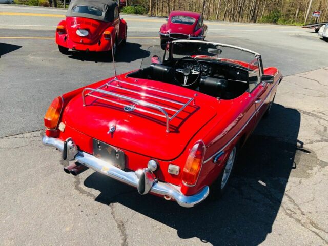 MG MGB 1972 image number 22